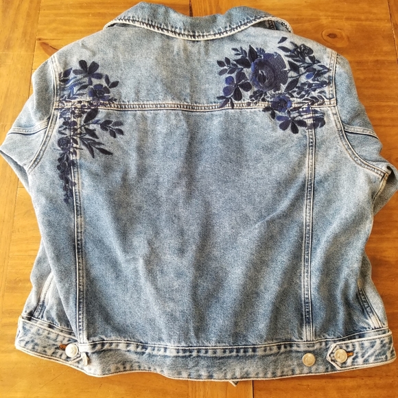 H&M Denim Navy Floral-Embroidered Trucker Jacket - Picture 4 of 11